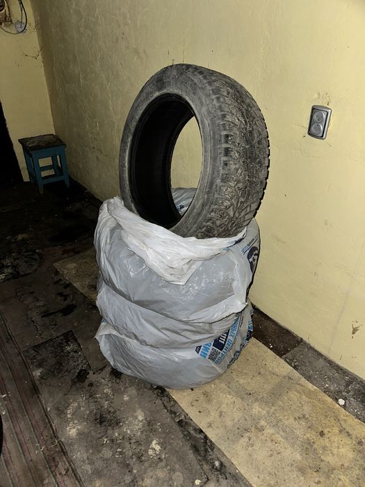 Продам резину б/у nokian 235/55 R18