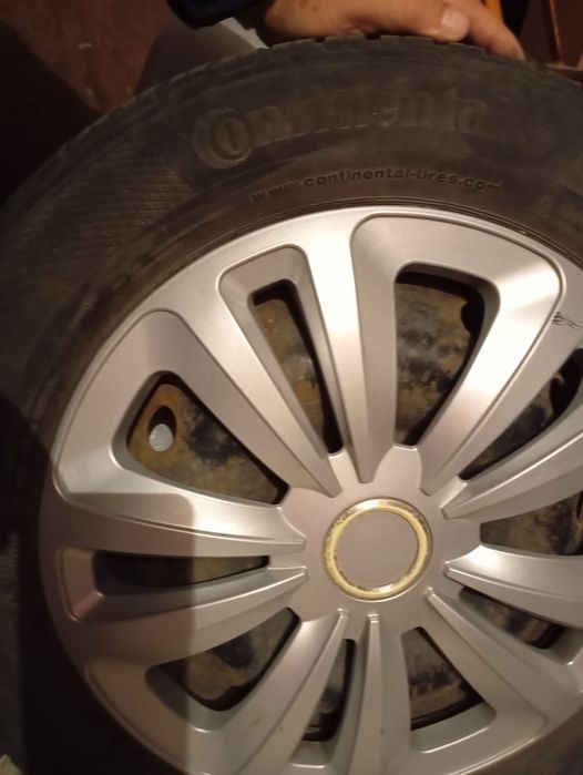 Vând 4 buc roți Logan R15 Continental