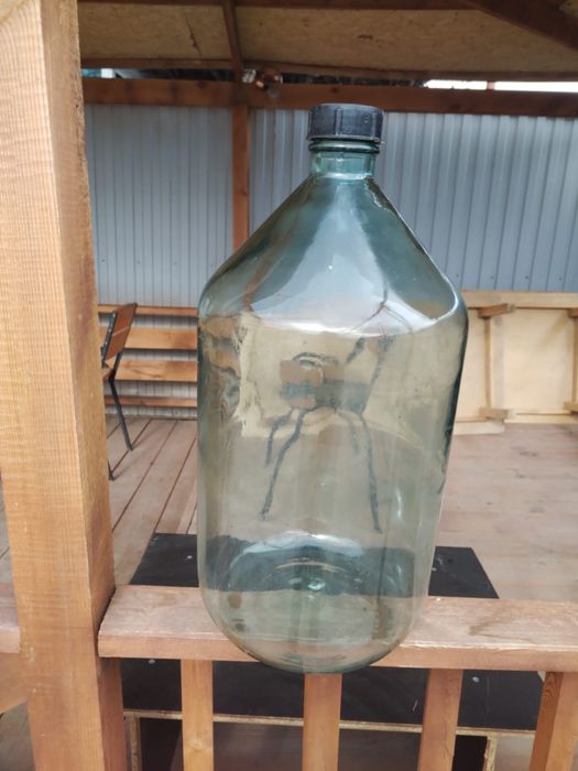Продам стеклянную бутыль