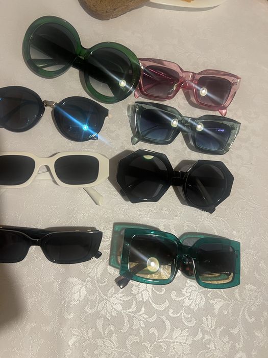 Лот слънчеви очила , с нормални следи от употреба, някой от тях са бов