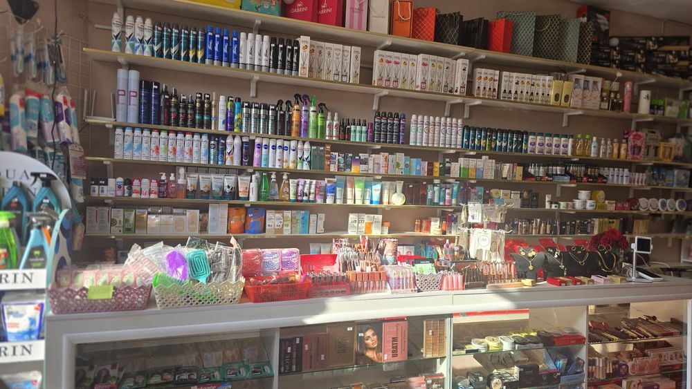 Тайёр Бизнес сотилади. Урганч дехкон бозорда жойлашган магазин