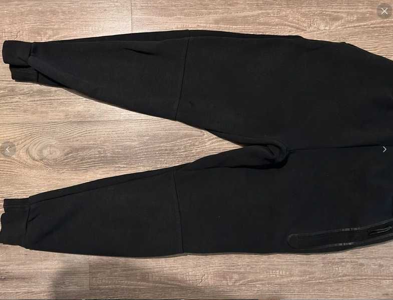 Pantaloni Nike Tech Fleece negri Marimea S