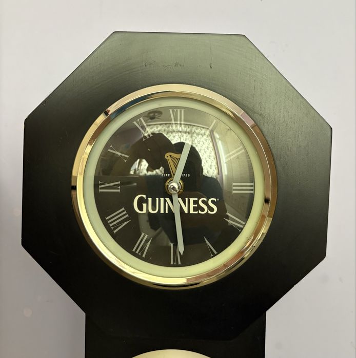 Стенен часовник Guinness