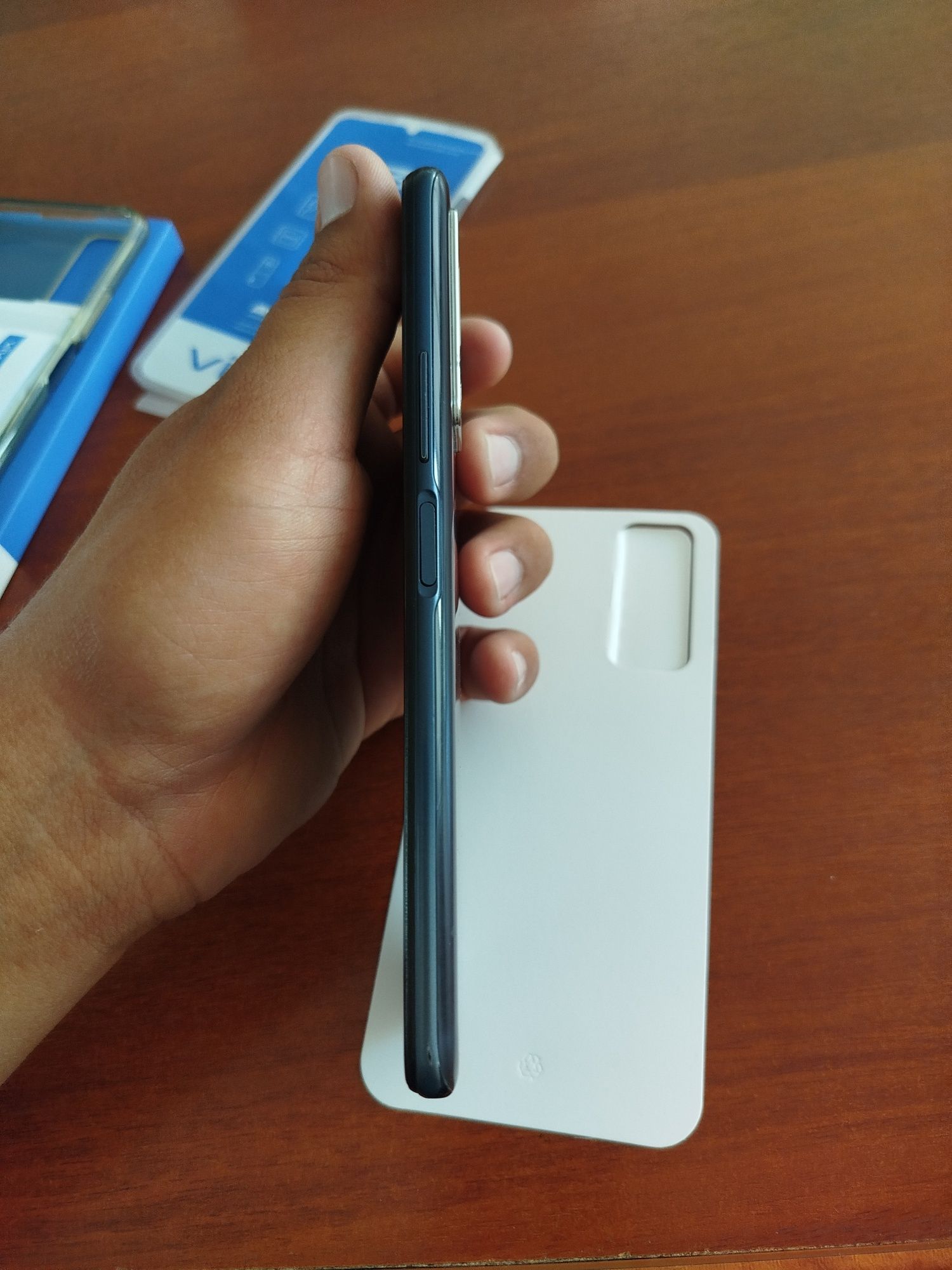 Vivo Y31  4/128 (kor/dok) sotiladi