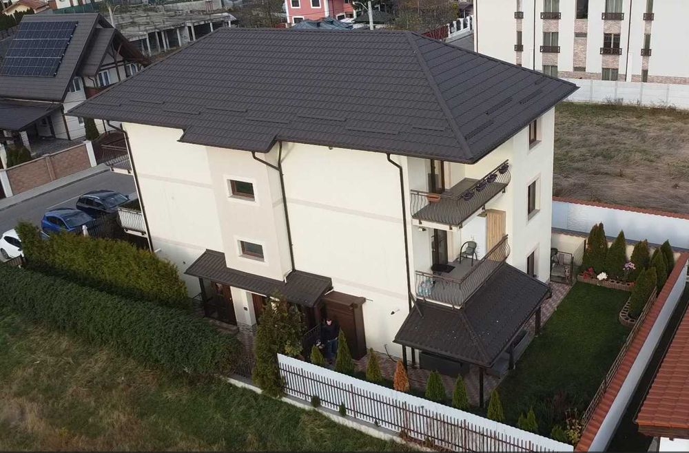 De vânzare Apartament la curte 2 camere si living!