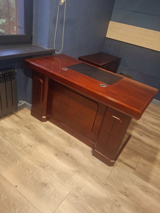 Продаётся офисные мебель ( не дорога )