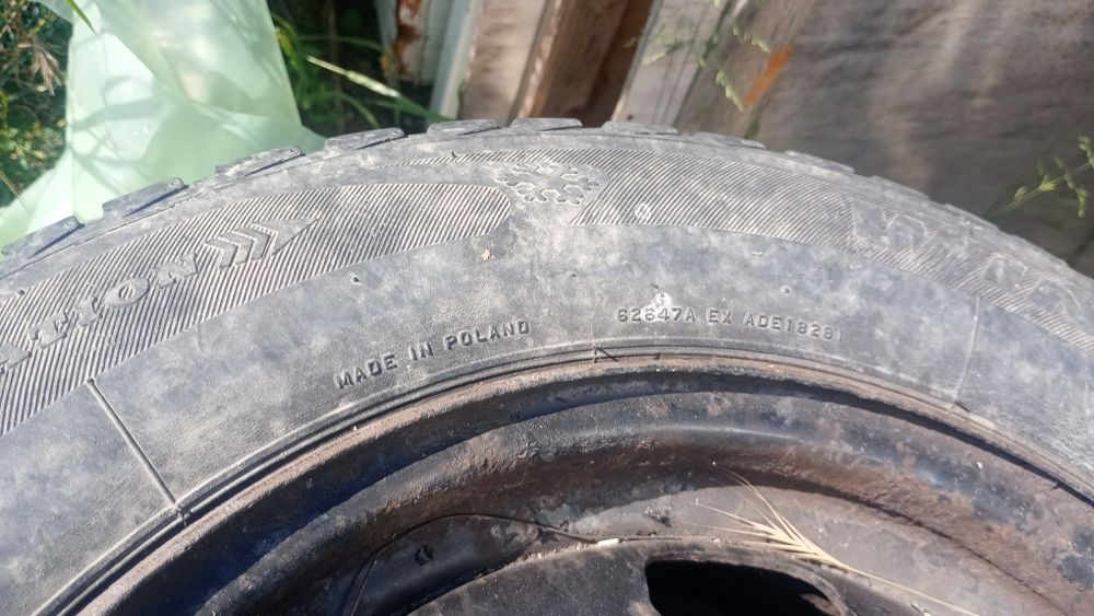 Vând 4 cauciucuri cu genti skoda