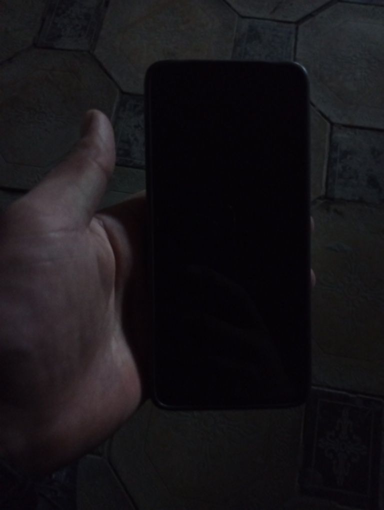 Redmi note 13 dakmen karobka karobkadan ochilganiga 2 oy boldi