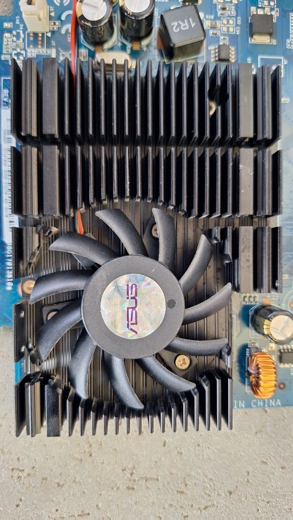 Продавам видео карта за компютър Nvidia Geforce 8500GT