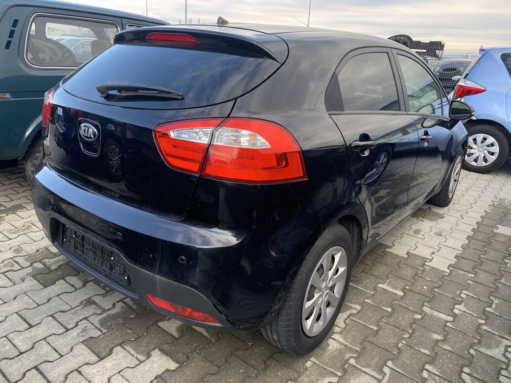 Kia Rio 1.1CRDI/75hp/2012г,На части