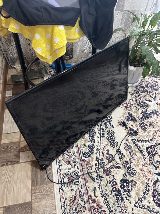 Продам телевизор на запчасти