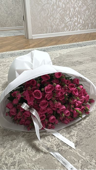 23 веток кустовых роз