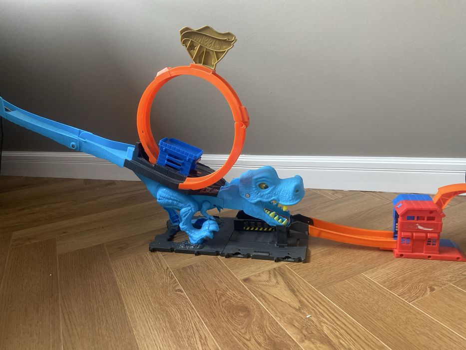 Игровой набор Mattel Полювання Ті-Рекса Hot Wheels HKX42