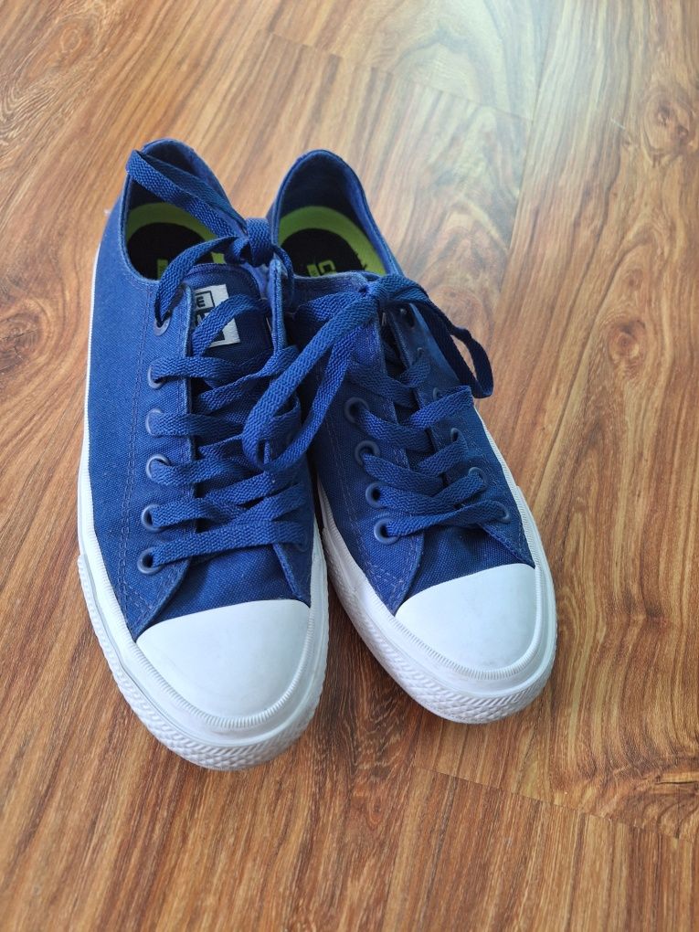 Teneși Converse.