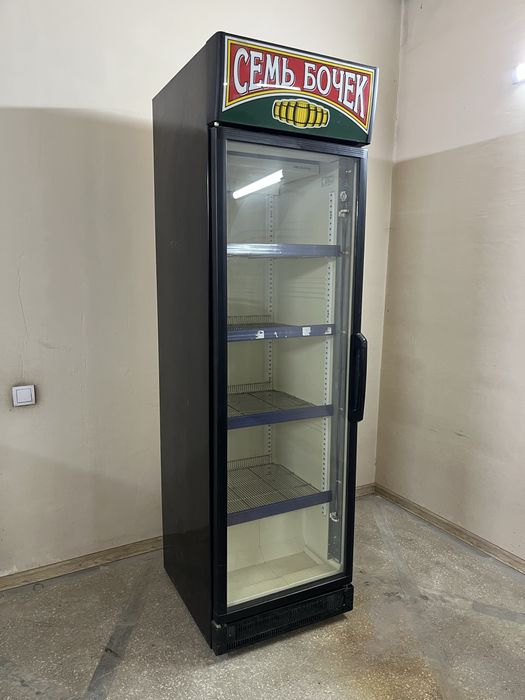 Продам холодильную витрину