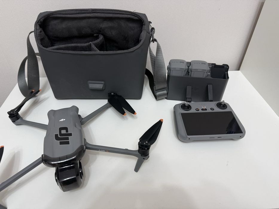 Продам дрон Dji air 3
