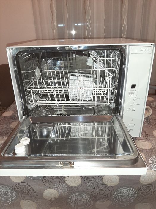 Съдомиялна Midea DW5A, работеща