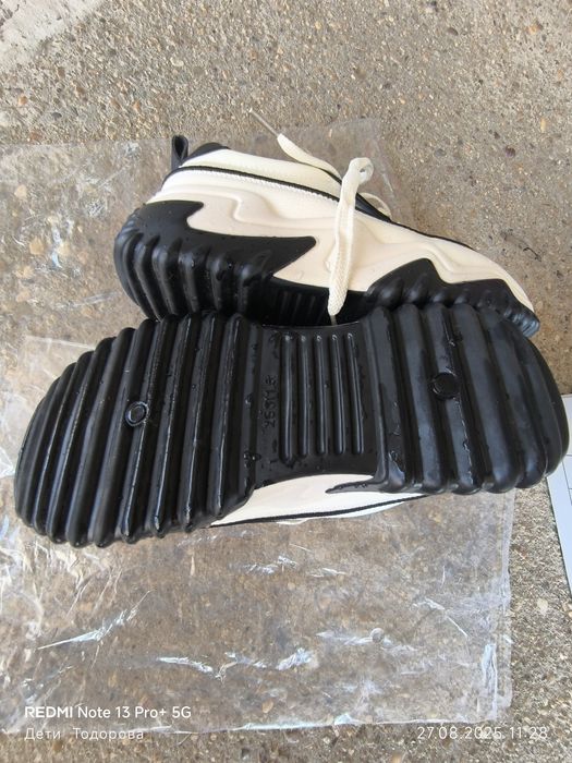 Продавам чисто нови,дамски кецове,маратонки.