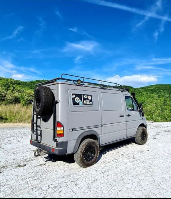 Mercedes-Benz Sprinter 4x4 Camper Off-Road