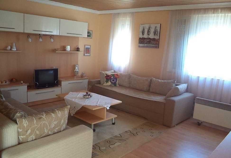 Дава се под наем Тристаен апартамент в Пловдив, Старият град - 90 кв.м за 255 € - Снимка #1