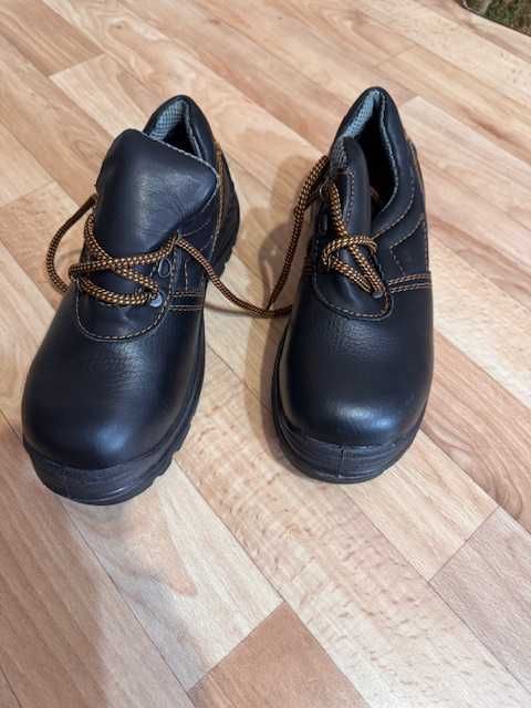Продаются новые ботинки лето - весна - осень