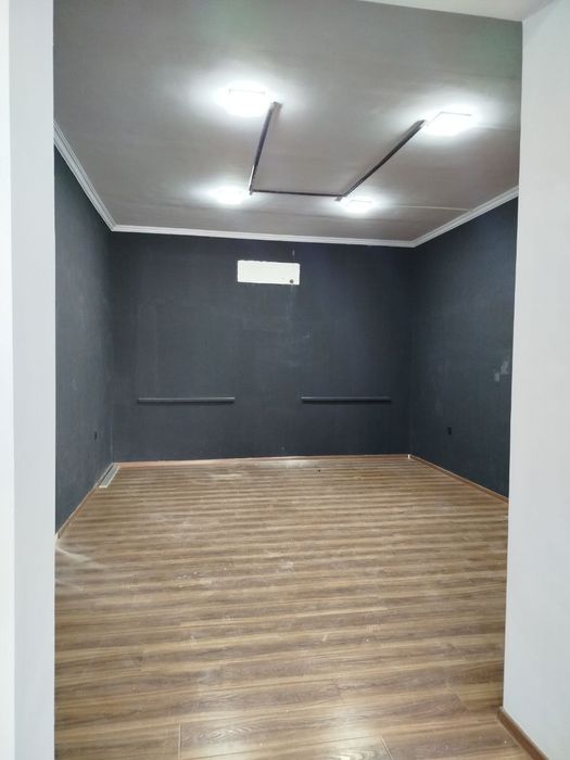 Magazin arendaga beriladi femil park yonda 55 kvadtat yul ustida