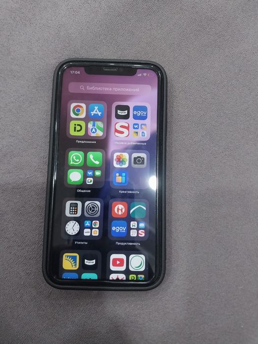 Продам 11 айфон с каропкой 128 г емкость 85 %