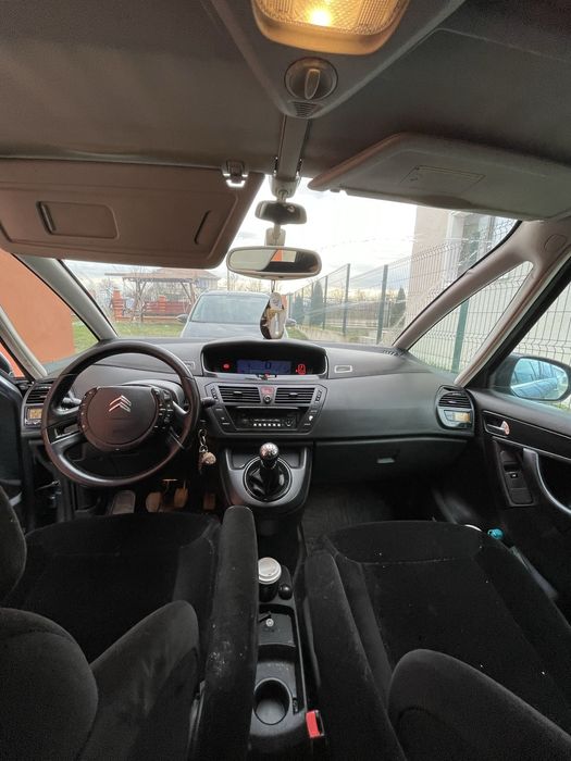 Vând citroen c4 piccaso 1.6 HDI