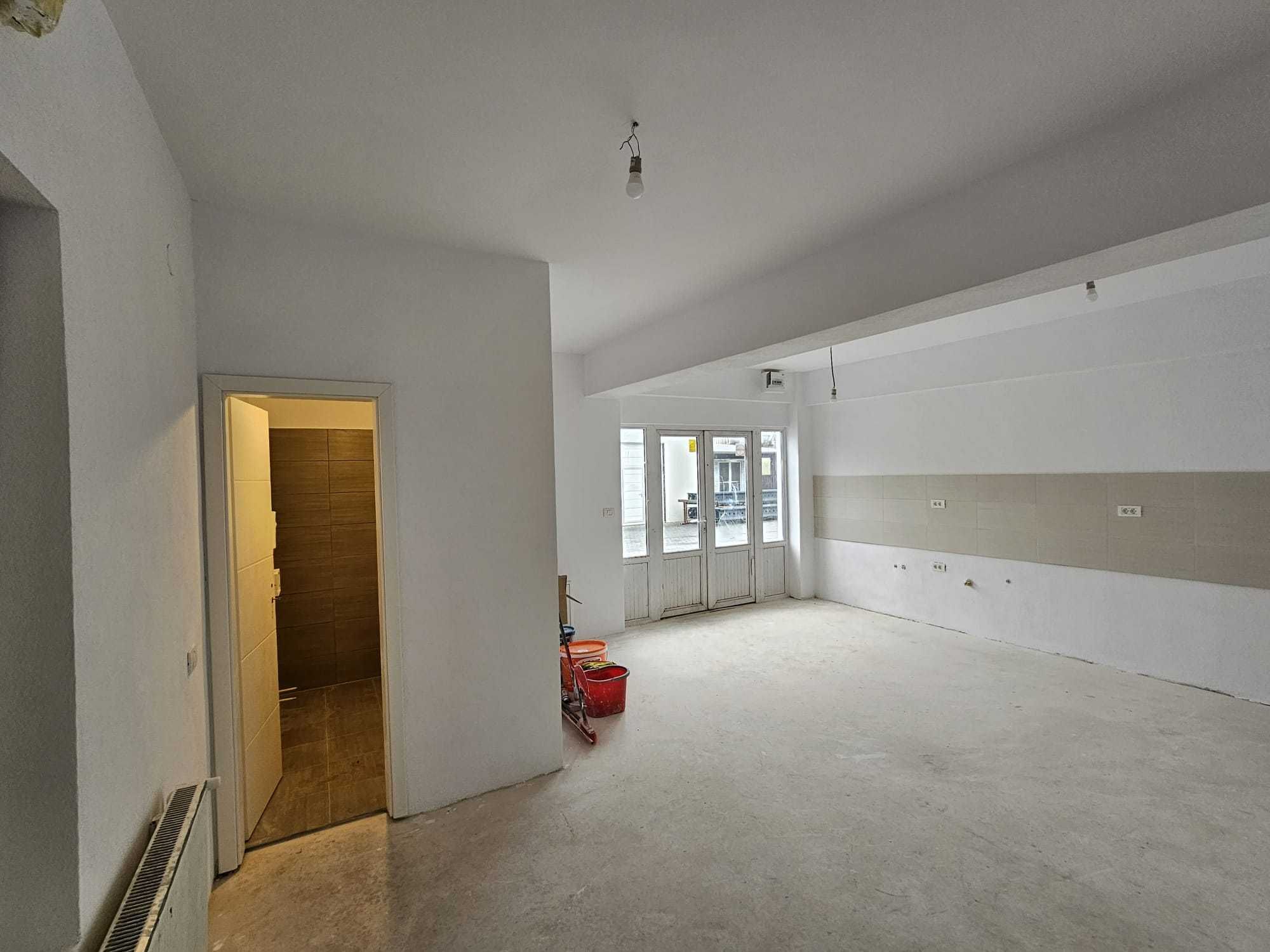 Particular ofer spatiu comercial central cu vad si parcare in curte