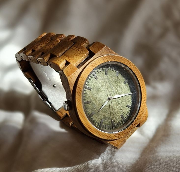 Ceas de mână din lemn