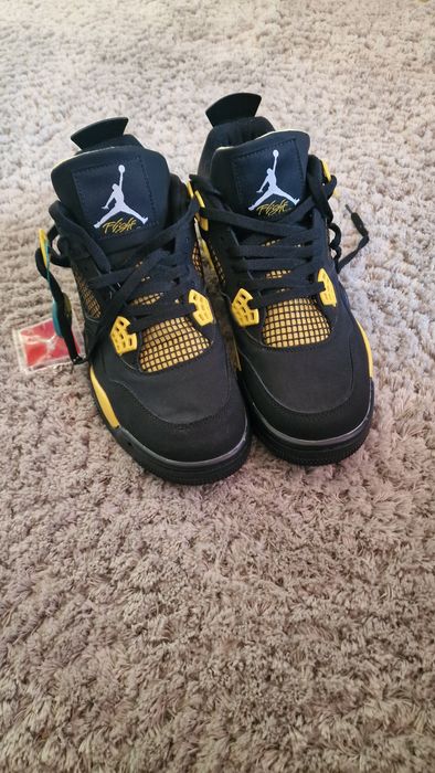 Jordan 4 Retro Thunder