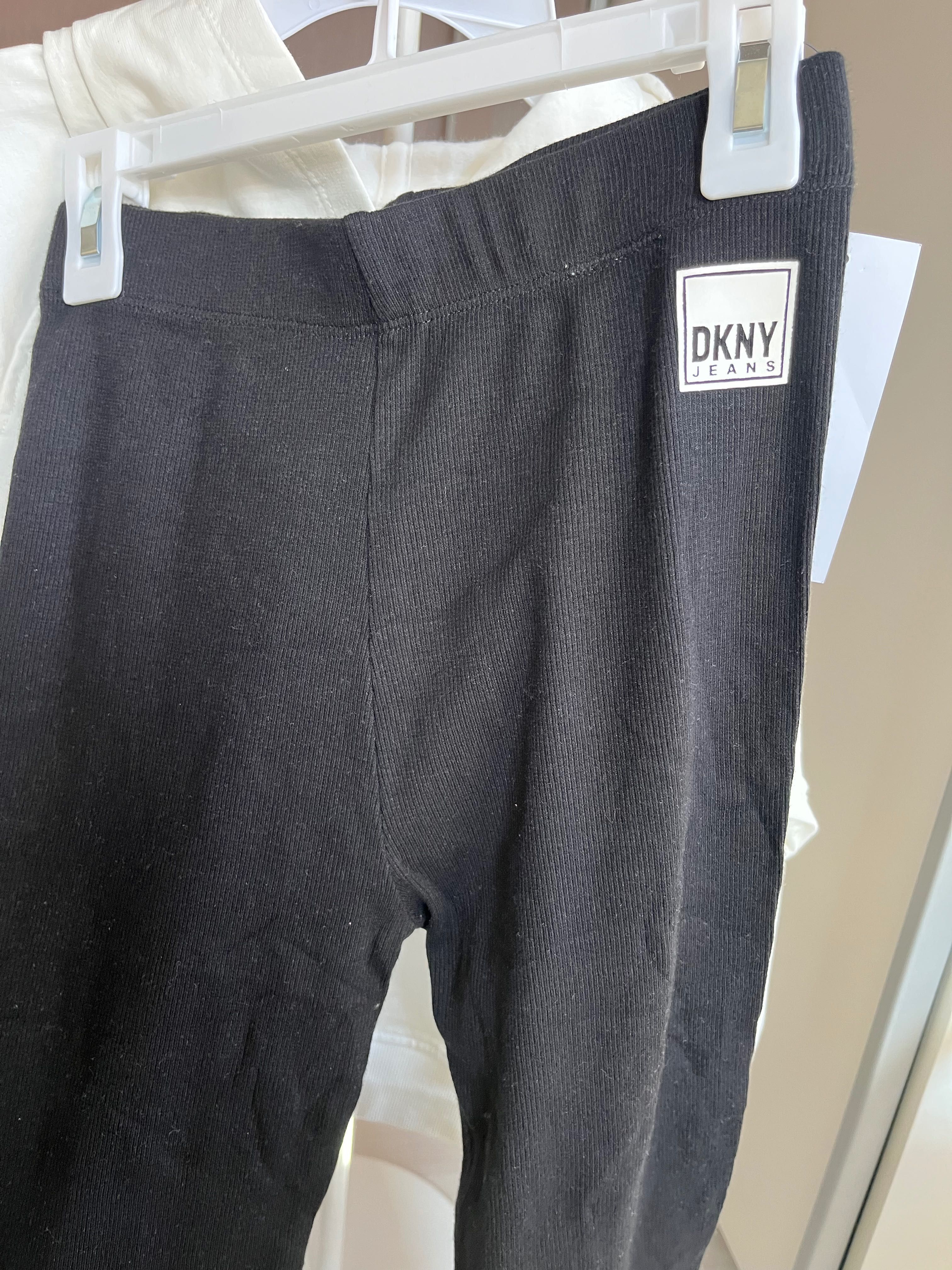 Нов сет от две части на DKNY