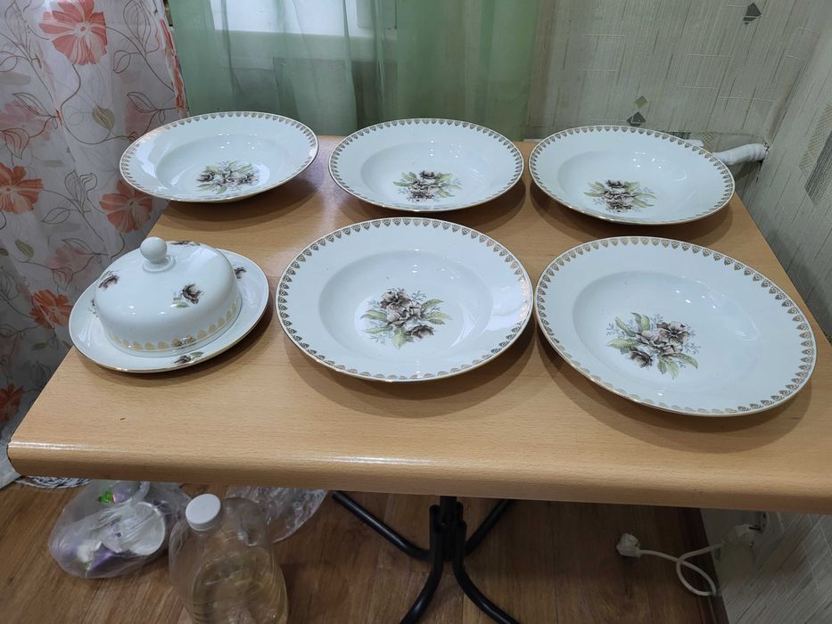 Тарелки и масленка от сервиза