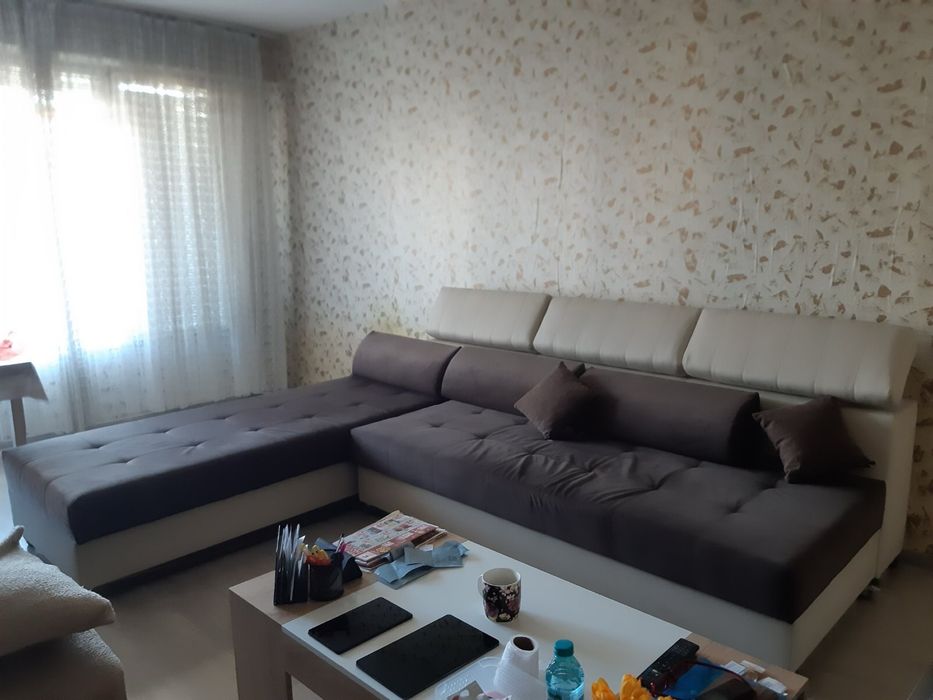 Голям холов диван