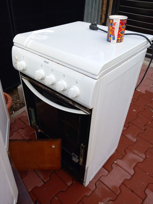 Vand aragaz ZANUSSI in stare de functionare