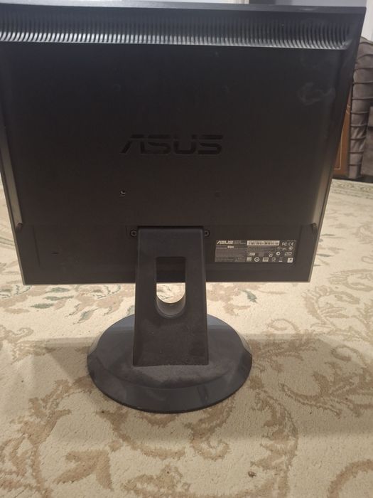 Пролам срочно 2 монитора абсолютно рабочие