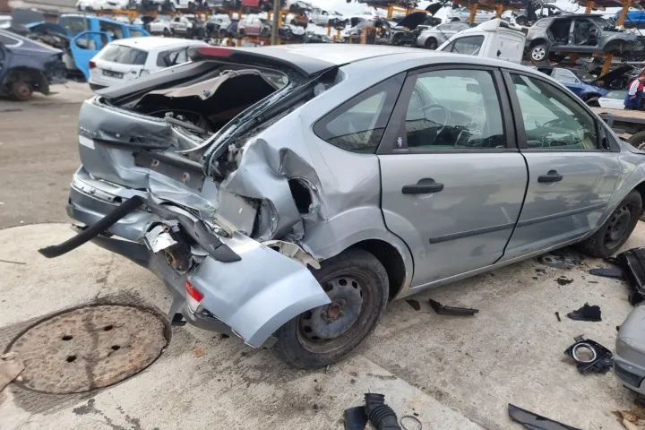 bara fata capota trager calandru armatura caseta de directie  far parasolar stanga dreapta  Ford Focus 2 motor 1.6 benzina HWDA