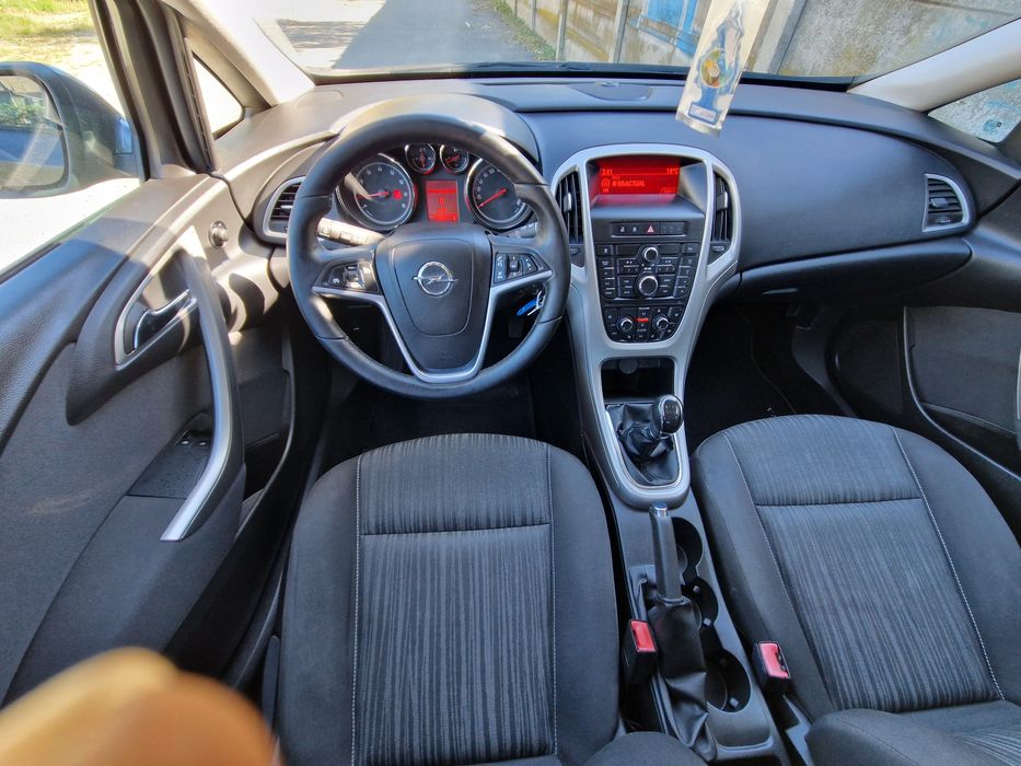 Opel Astra J Hatchback 1,4 t benzină