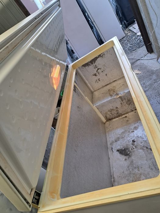 Vând  lada  mare indesit