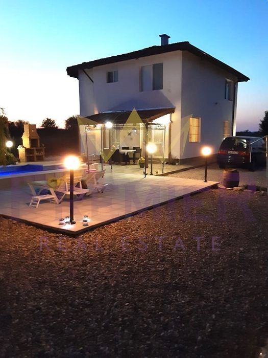 Къща в Добрич, област-с.Славеево площ 156 цена 164500