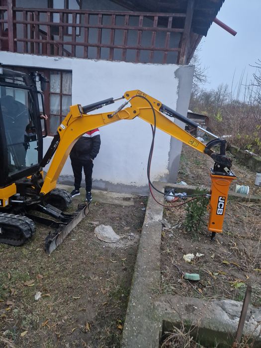 Inchiriez Buldoexcavator cu Picon.Inchiriez miniexcavator