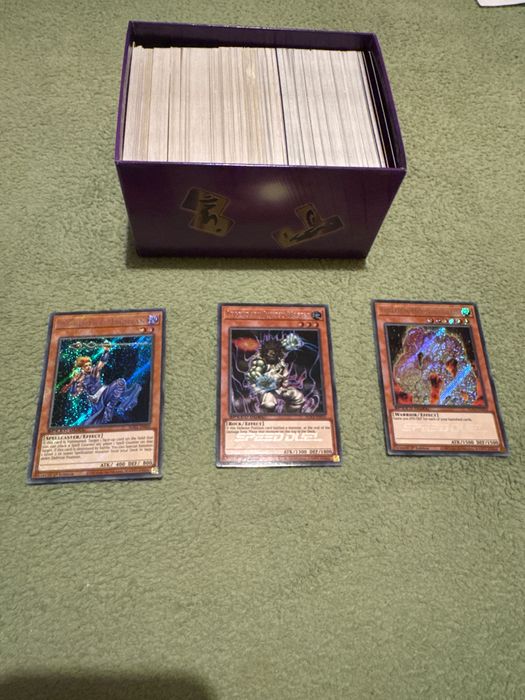 Продавам нови оригинални Югио карти на добра цена