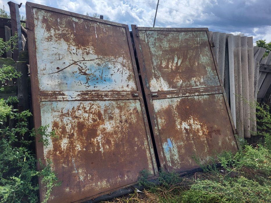 Продам ворота на гараж металлические
