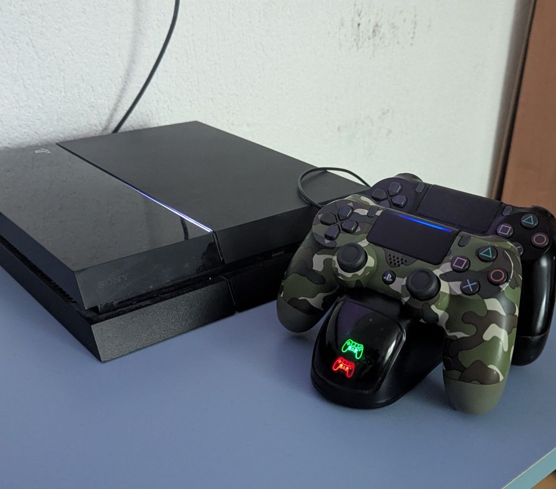 Playstation4+2 djoistika i 3 igri