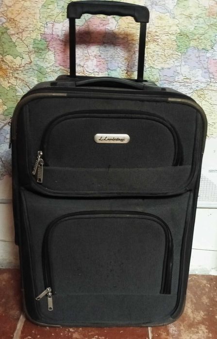 Куфар с дръжка на колела