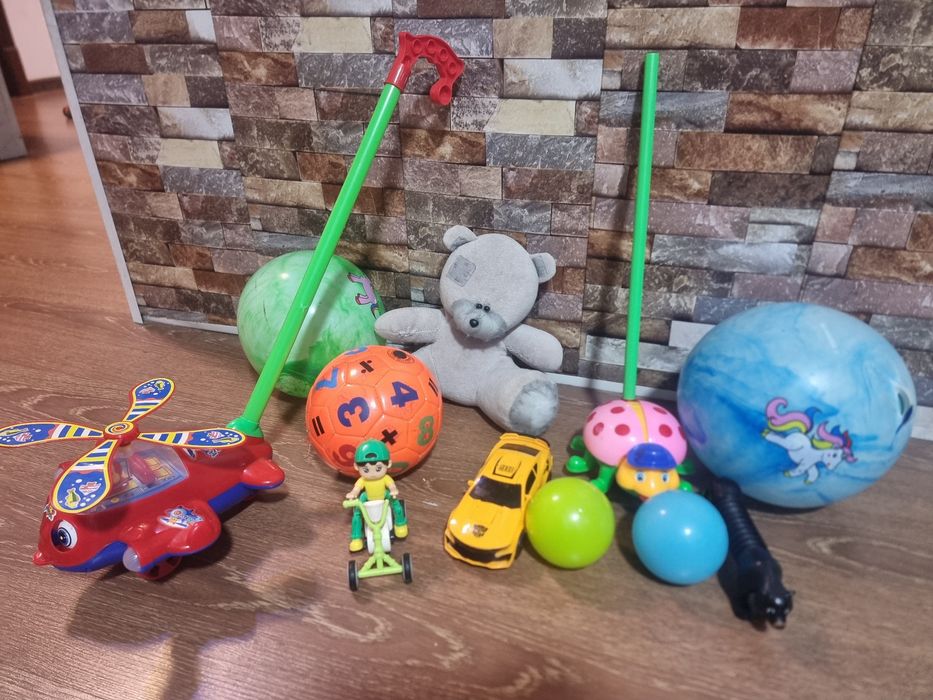 Цена за все Игрушки Новый и б/у Низкий цена
Звонокли 2шт каталка свето