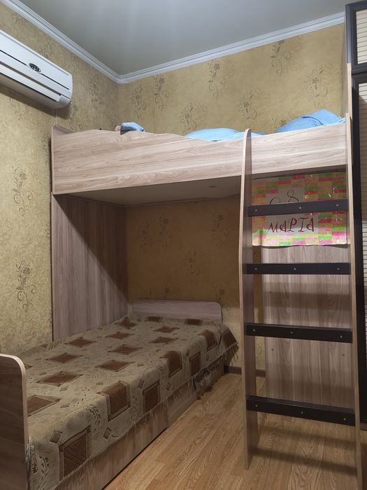 Гарнитур с двухярусной кроватью