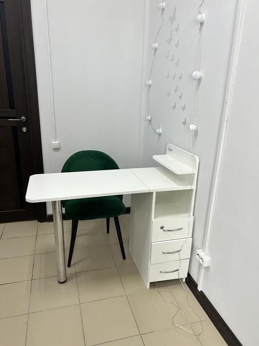 Продам маникюрный стол