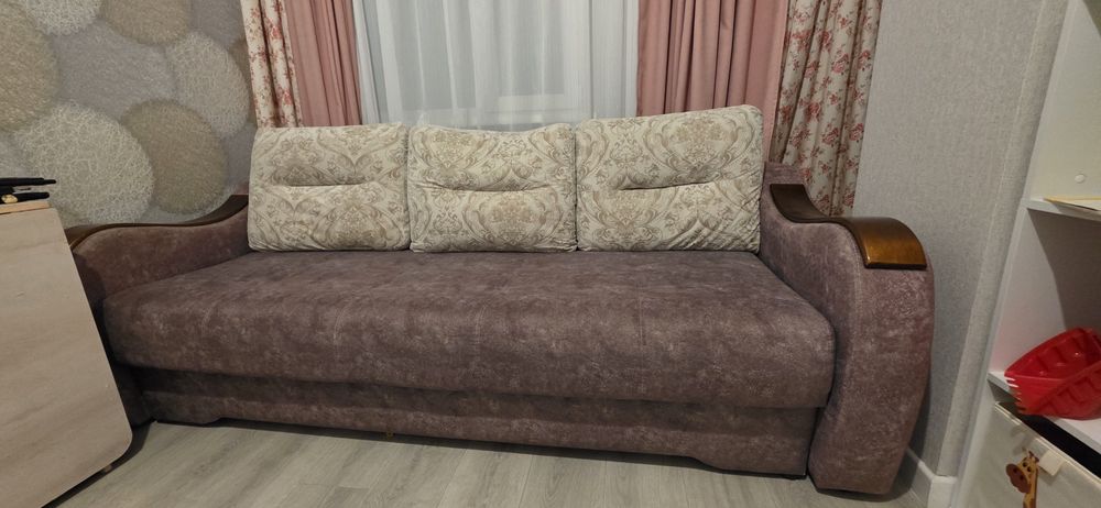 Продам диван в гостиную