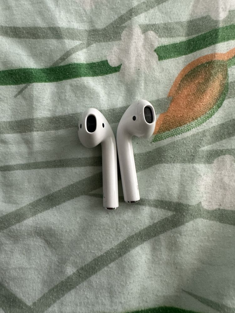 Caști AirPods 2 *utilizate*